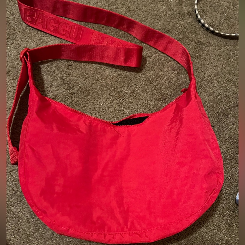 Baggu Candy Apple red medium crescent NWT